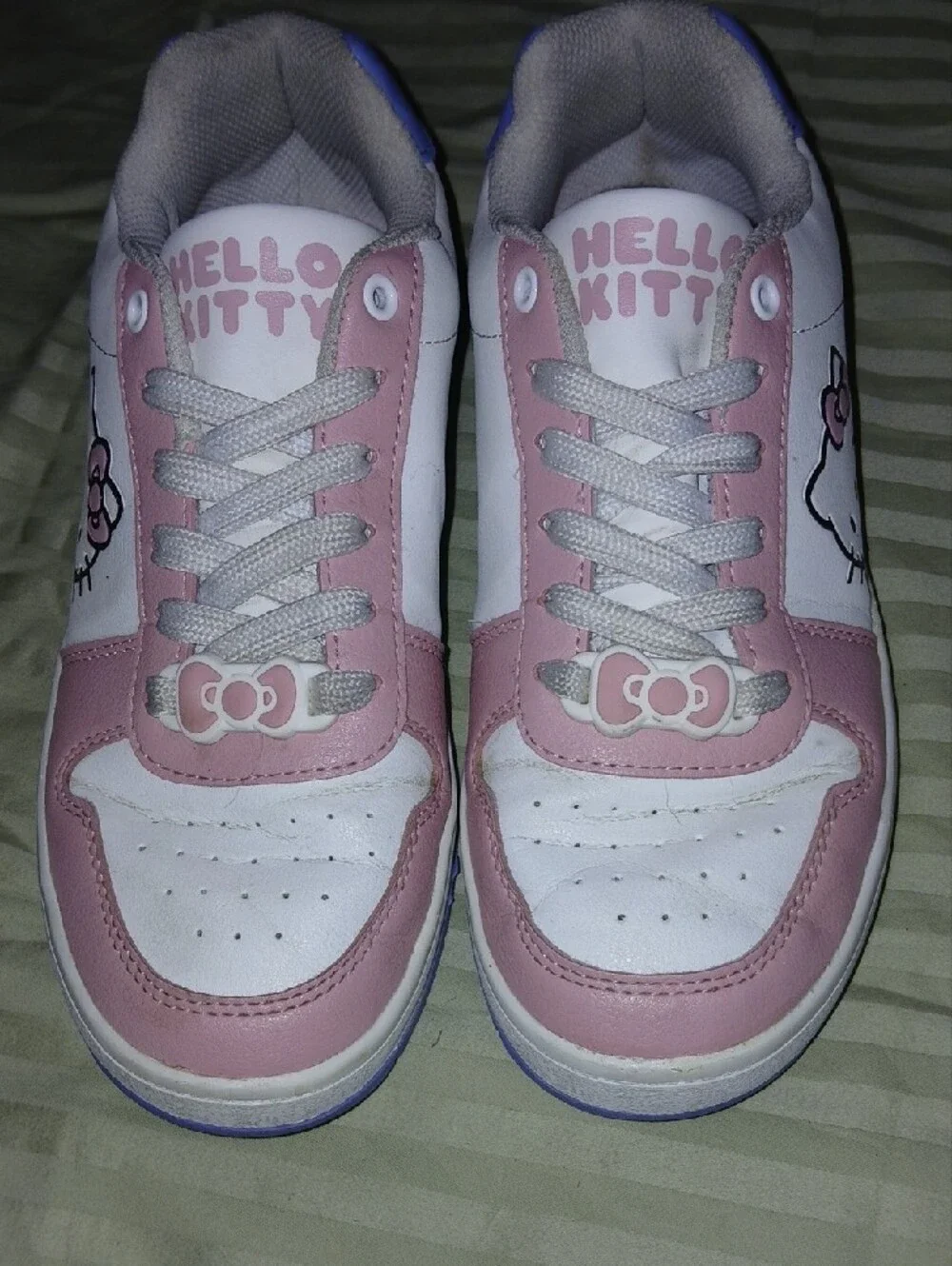 Womens Pink & Purple Hello Kitty Low Top Sneakers Sz: 8